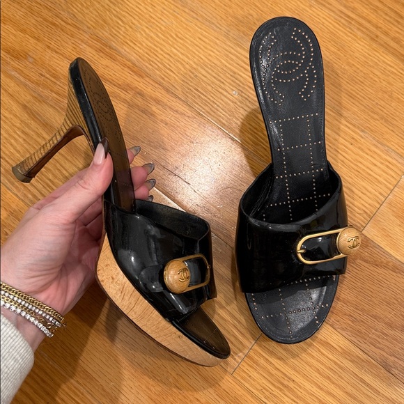 Chanel Black Patent Leather CC Heels - Picture 2 of 5